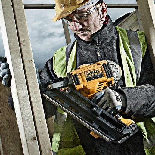 DEWALT akumulatorski pištolj za čavle 18,0 V / 5,0 Ah 90mm DCN692P2