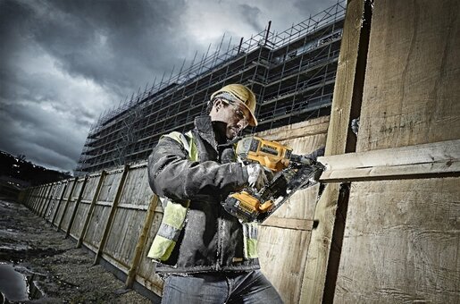 DEWALT akumulatorski pištolj za čavle 18,0 V / 5,0 Ah 90mm DCN692P2