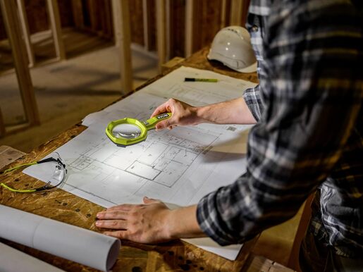 RYOBI aku povečalo sa svjetlom RML4-120G, USB, 4V, Li-ion, x3 uvećanje, baterija 2.0Ah