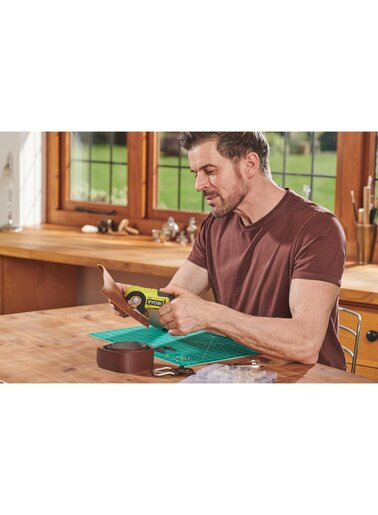 RYOBI aku rezač za gumu, karton, kožu i tkaninu RCT4-120G, 4V, Li-ion, baterija 2.0Ah