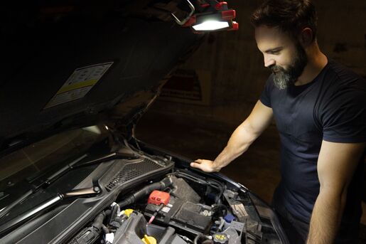 WIHA aku LED reflektor, 30W, 3000lm, 4400 mAh