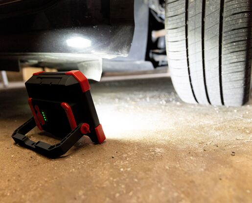 WIHA aku LED reflektor, 30W, 3000lm, 4400 mAh