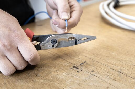 WIHA VDE višenamjenska kliješta 8u1 225mm 45490