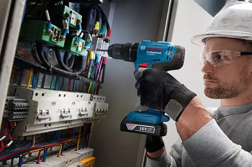 BOSCH Professional aku udarna bušilica GSB 183-LI (2x 2Ah + GAL 18V-20+kovčeg)