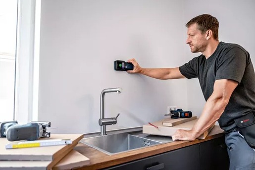 BOSCH Professional detektor GMS 120-27 + 2 x baterija 1,5 V LR6 (AA), torba