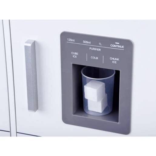 Velika drvena kuhinja, svjetlo, zvuk pribor