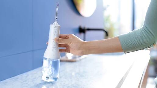 Philips Sonicare Power Flosser serije 3000 + električna četkica Diamond Clean serije 9000 HX3886/41