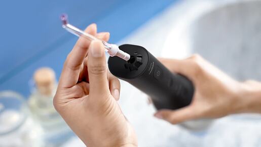 Philips Sonicare Power Flosser serije 3000 + električna četkica Diamond Clean serije 9000 HX3886/43