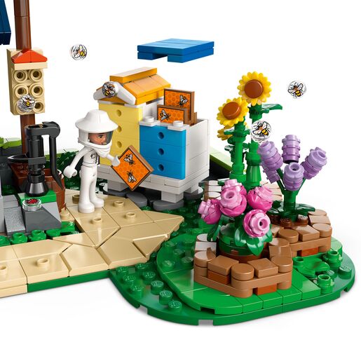 LEGO® Friends Pčelarska kuća i vrt pun cvijeća 42669