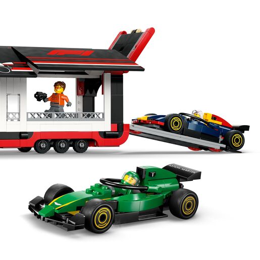 LEGO® City Kamion za F1® s autima RB20 i AMR24 za F1® 60445