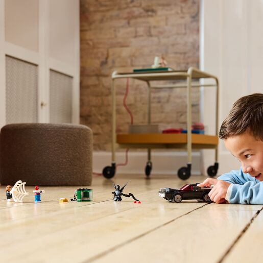 LEGO® Super Heroes Spider-Man protiv Venoma u sportskom autu 76309