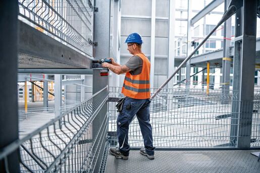 BOSCH Professional akumulatorski udarni stezač GDS 18V-1050 H  (2x5,0Ah, L-Boxx)