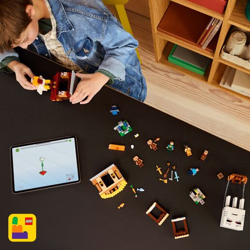 LEGO® Ghast Balon napada selo 21273