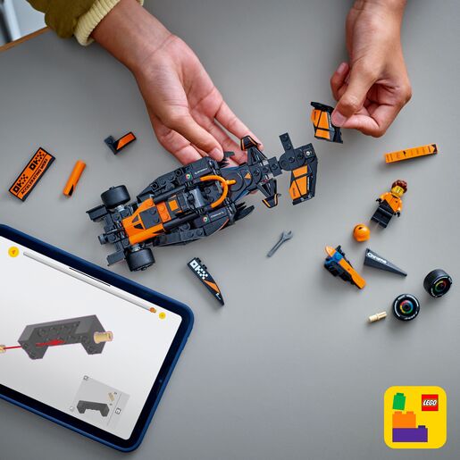 LEGO® Trkaći automobil McLaren F1® Team MCL38 77251