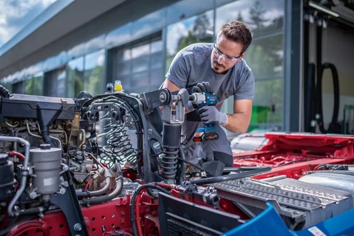 BOSCH Professional akumulatorski udarni stezač GDS 18V-450 PC Solo alat