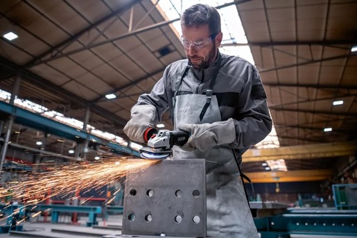 BOSCH Professional kutna brusilica GWS 17-150 PS