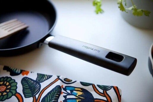 FISKARS tava za palačinke Hard Face, 22 cm (1075522)