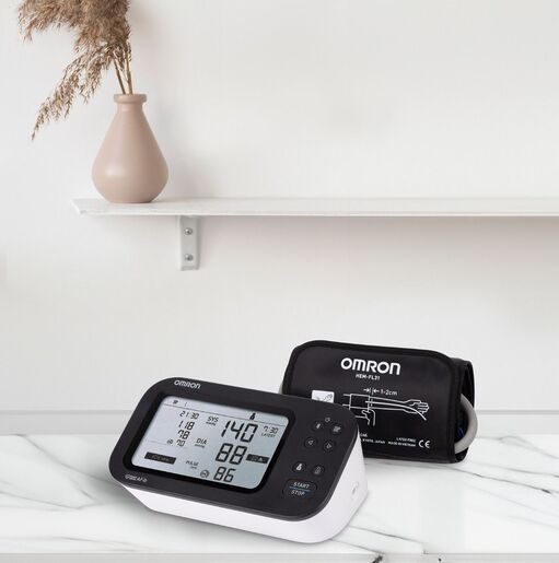 OMRON M7 INTELLI IT Afib tlakomjer za nadlakticu