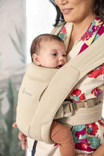 Ergobaby Embrace Soft Air Mesh nosiljka Cream