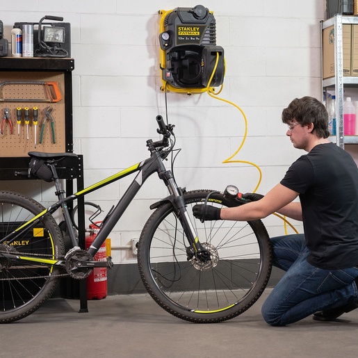 STANLEY zidni kompresor za zrak 2l, 230V, 8bar, 9m visokotlačno crijevo FMXCMD152WE