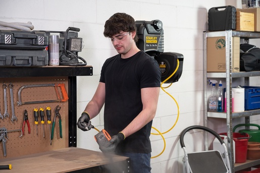 STANLEY zidni kompresor za zrak 2l, 230V, 8bar, 9m visokotlačno crijevo FMXCMD152WE