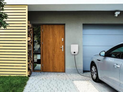 BOSCH zidni punjač za električna vozila PC7000i 11-7, 11kW, 7,5m kabel za punjenje, trofazni