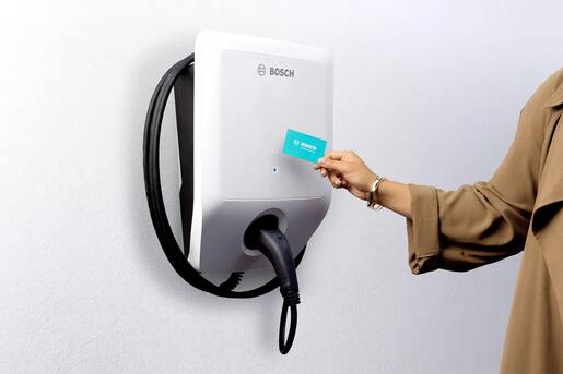 BOSCH zidni punjač za električna vozila PC7000i 11-5, 11KW, 5m kabel za punjenje, trofazni