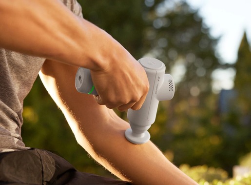 Hyperice Hypervolt Go 2, masažni pištolj, bijeli