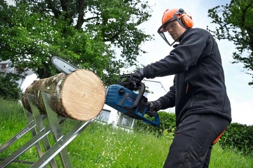 BOSCH Professional aku lančana pila GKE 18V-40, SOLO alat