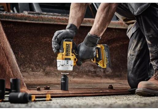 DEWALT akumulatorski udarni odvijač  1/2" DCF961H2T-QW (18V, 2372NM, 2X5AH, punjač, TSTAK)