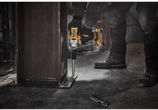 DEWALT akumulatorski udarni odvijač  1/2" DCF961H2T-QW (18V, 2372NM, 2X5AH, punjač, TSTAK)