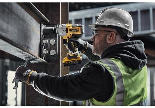 DEWALT akumulatorski udarni odvijač  1/2" DCF961H2T-QW (18V, 2372NM, 2X5AH, punjač, TSTAK)