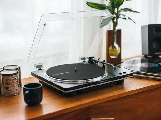 Audio Technica bežični gramofon AT-LP70XBTBS, crni/srebrni