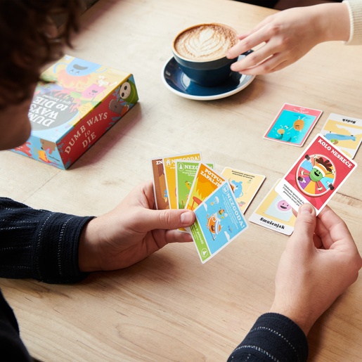 Društvena igra Dumb ways to die - igra s kartama (hrvatski)