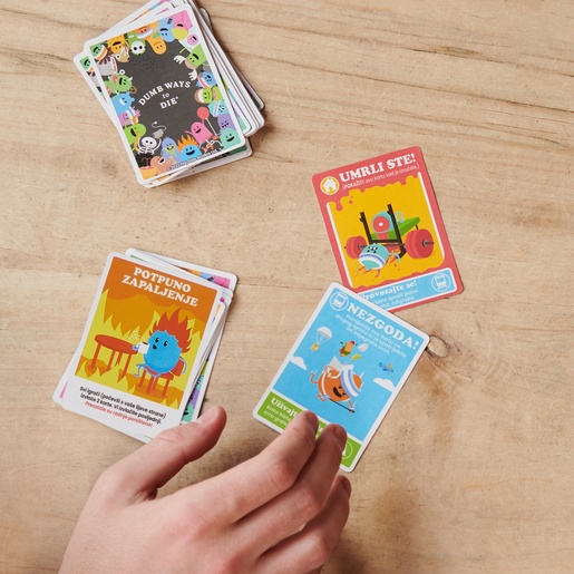 Društvena igra Dumb ways to die - igra s kartama (hrvatski)