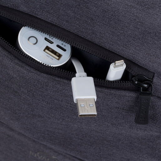 RivaCase Suzuka, 15.6", crni, ruksak