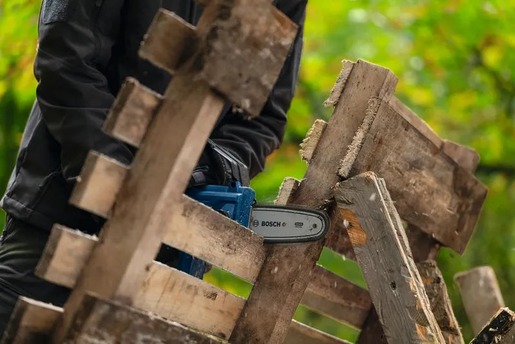 BOSCH Professional akumulatorska lančana pila GKE 18V-15 - SOLO ALAT