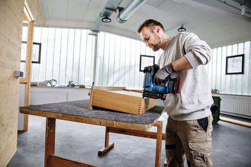 BOSCH Professional GNH 18V-35 aku zab. čavala, solo alat u L-BOXX-u