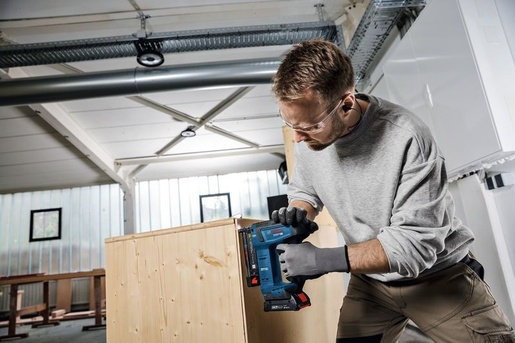 BOSCH Professional GNH 18V-35 aku zab. čavala, solo alat u L-BOXX-u