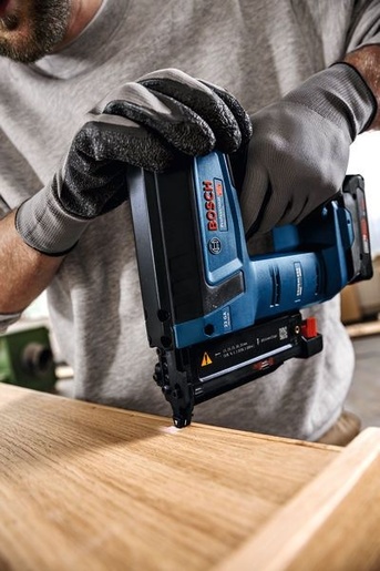 BOSCH Professional GNH 18V-35 aku zab. čavala, solo alat