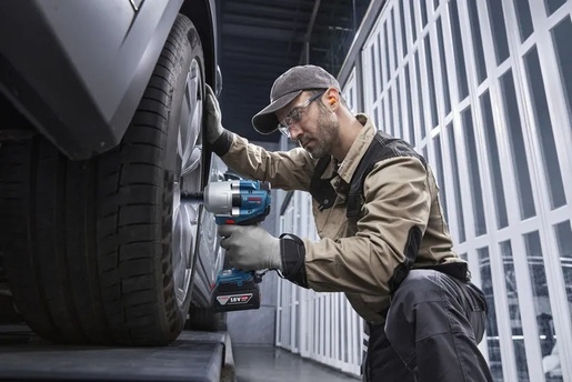 BOSCH Professional udarni stezač GDS 18V-780 2x5Ah, GAL 18V-40