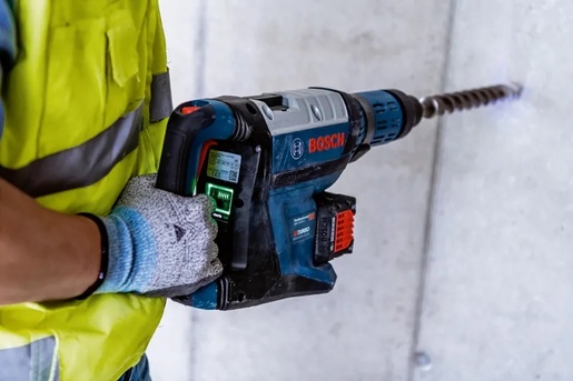 BOSCH Professional set akumulatora i punjača 2x EXBA18V-150 + EXAL18V-160