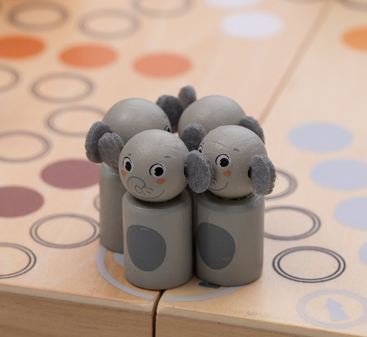 Čovječe ne ljuti se Safari, društvena igra