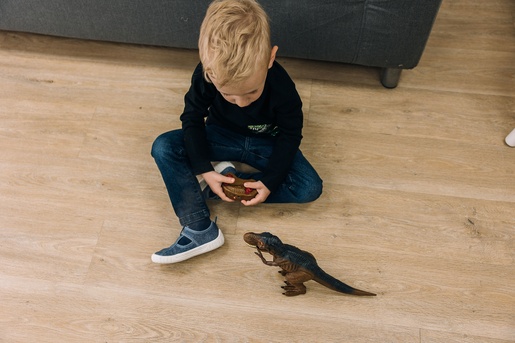 Free 2 Play dinosaur Tyrannosaurus Rex na daljinsko upravljanje