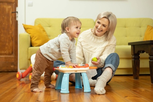 Toyz 2 u 1 guralica i stol za igru,pink