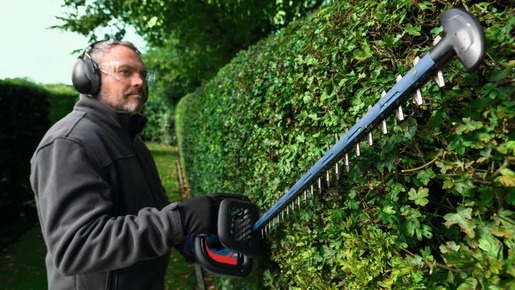 BOSCH Professional aku škare za živicu GHE 18V-60, 60cm, 1400 O/min, 1095mm duljina, SAMO ALAT