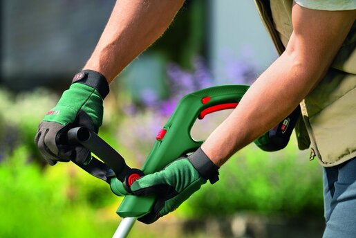 BOSCH aku šišač tratine UniversalGrassCut 18V, 2.0Ah, 26cm - SAMO ALAT