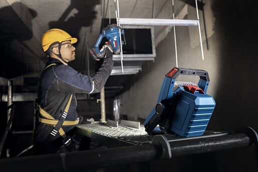 BOSCH Professional aku svjetiljka GLI18V-3000lm, SAMO ALAT, karton