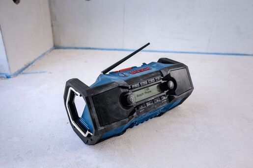 BOSCH Professional aku radio GPB 18V-3 SC, 87,5 - 108 MHz, SAMO ALAT, karton