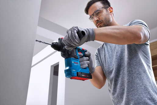 BOSCH Professional aku bušaći čekić GBH 18V-18, 2x4.0Ah, punjač, kovčeg